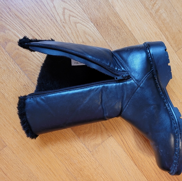 💚 Winter black faux leather fur lined, zippered boot size 7. - Picture 1 of 4